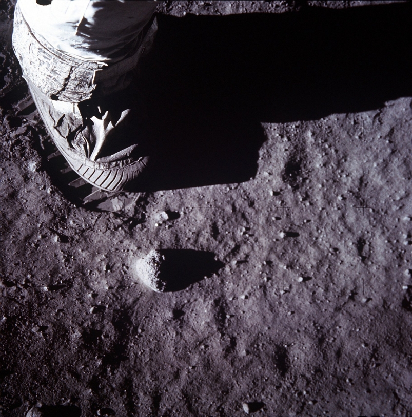 Vue de l&#039;empreinte laissée par un astronaute à la surface de la Lune, lors d&#039;une sortie extravéhiculaire de Apollo 11