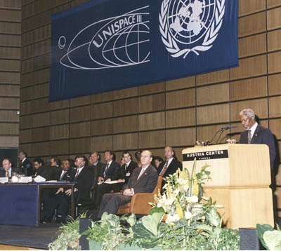 Kofi Annan, secrétaire de l&#039;ONU, lors de la troisième conférence de Nations unies de Vienne © foto entrum/UNOOSA  
